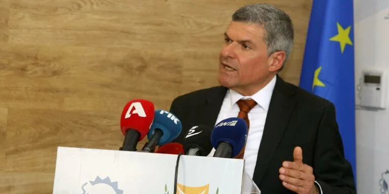 ناقش وزير الطاقة الغرفة التجارية سعر الكهرباء