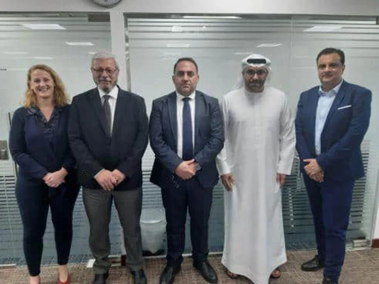 نائب وزير السياحة يجري اتصالات في الامارات