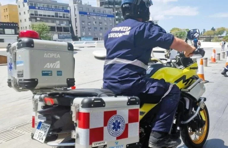 الممرضات قادمون على دراجات نارية – من سبتمبر في شوارع العاصمة