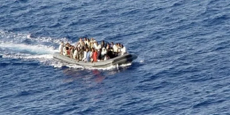 الحكم على رجل يبلغ من العمر 36 عامًا بالسجن لمدة 8 سنوات بتهمة نقل 132 مهاجرًا بشكل غير قانوني إلى قبرص