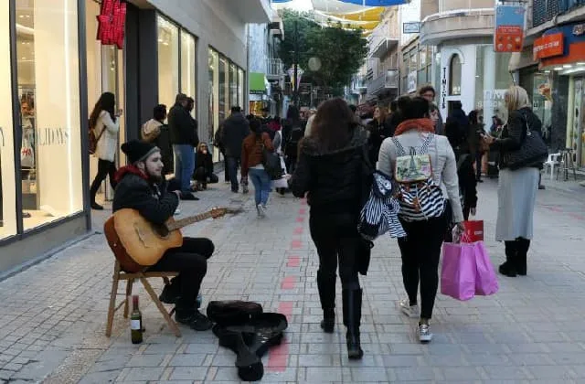 استطلاع: القبارصة الشباب قلقون بشأن السكن وإيجاد عمل ولا يثقون بالمؤسسات
