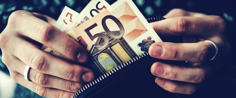 يعيش مواطنونا على 500 – 600 يورو – لم تُحل مشكلة الموافقات على إجازات الإعاقة منذ عام 2019