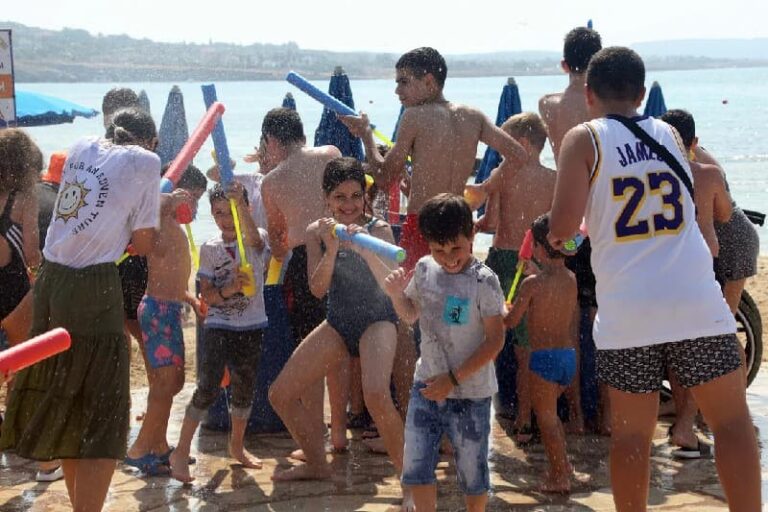 قبرص تحتفل بمهرجان كاتاكليسموس، احتفالاً بمرور 50 يومًا على عيد الفصح