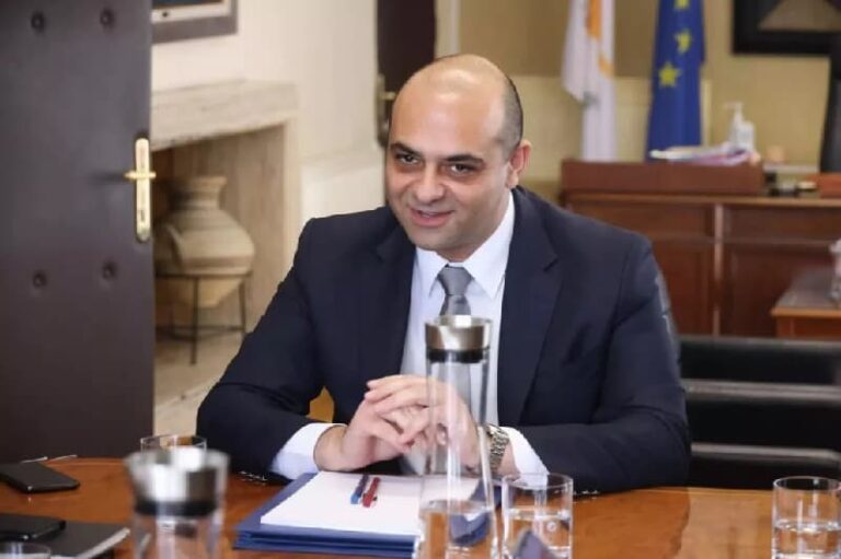 وزير العمل يشير إلى توسيع غلاء المعيشة