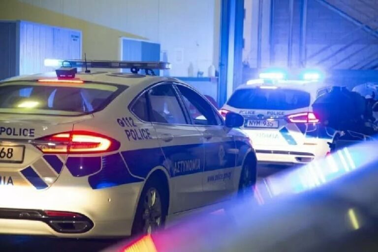 الشرطة تعتقل ثمانية أشخاص في مداهمة لمهاجرين في لارنكا
