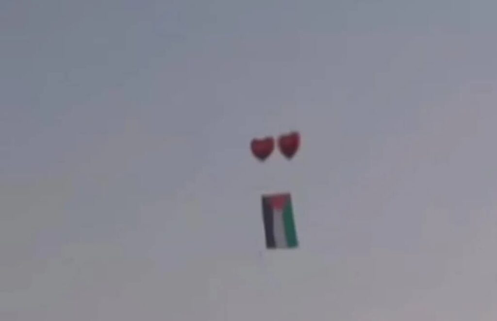 الشرطة تنفي أنباء عن اعتقالات بسبب رفع علم فلسطين قرب مباراة كرة قدم