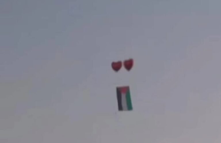 الشرطة تنفي أنباء عن اعتقالات بسبب رفع علم فلسطين قرب مباراة كرة قدم