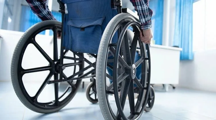 يوصي المجلس الإداري بإجراء مشاورات فورية مع منظمات الأشخاص ذوي الإعاقة ووزارة الرعاية الاجتماعية.