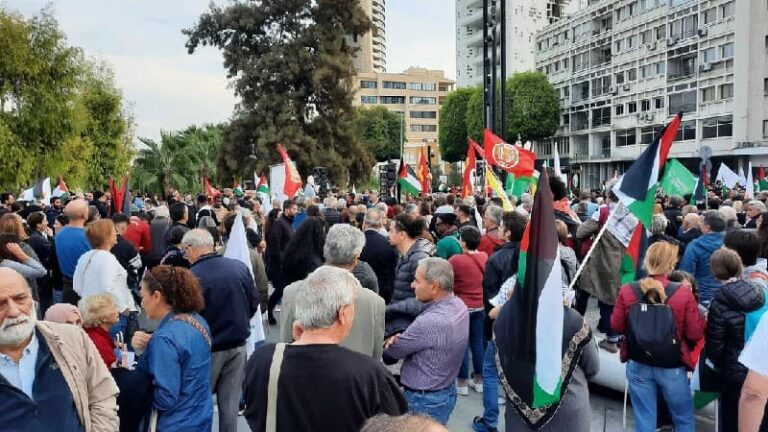 السفير الفلسطيني ينتقد الاتهامات بشأن رفع العلم