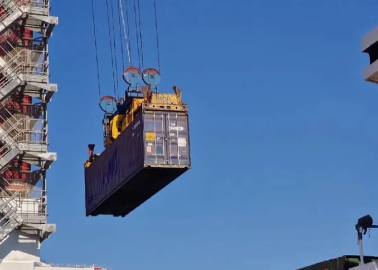 خطة أملثيا تعود إلى العمل مع إرسال 1200 طن من المساعدات من ليماسول إلى غزة