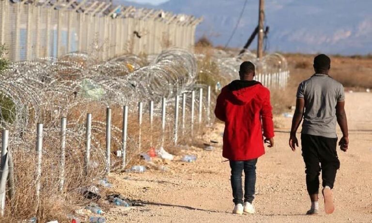 ترحيل سودانيين حاولا شراء سترات واقية من الرصاص