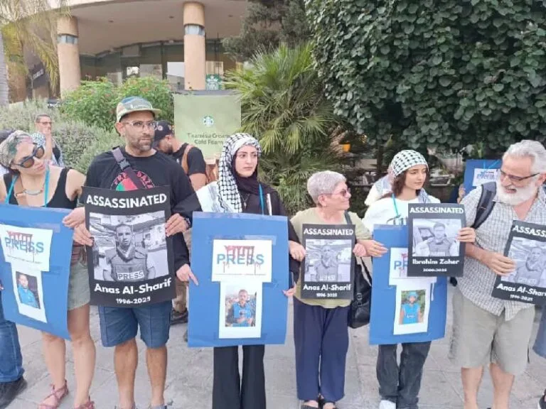 احتجاج صامت في نيقوسيا على مقتل الصحفيين في غزة