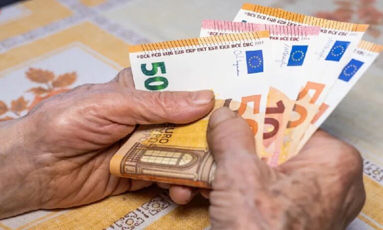 ما مدى رضى القبارصة والأوروبيين عن وضعهم الاقتصادي؟