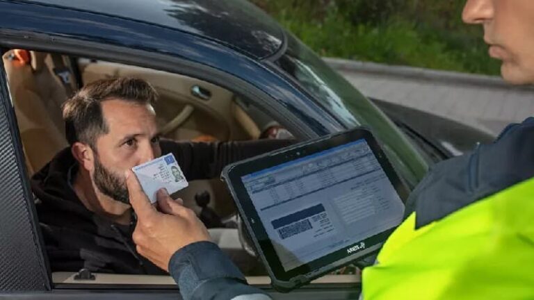 الشرطة القبرصية تحصل على أجهزة لوحية في إطار سعي البلاد للانضمام إلى منطقة شنغن