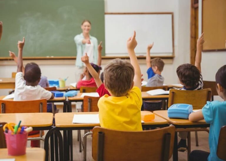 الجرس الأول لطلاب المدارس الابتدائية يوم 8 سبتمبر
