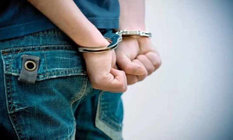 اعتقال ثمانية أشخاص في لارنكا بتهمة العمل غير القانوني والعمل غير المعلن