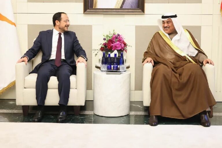 الرئيس يلتقي ولي العهد الكويتي لتعزيز العلاقات