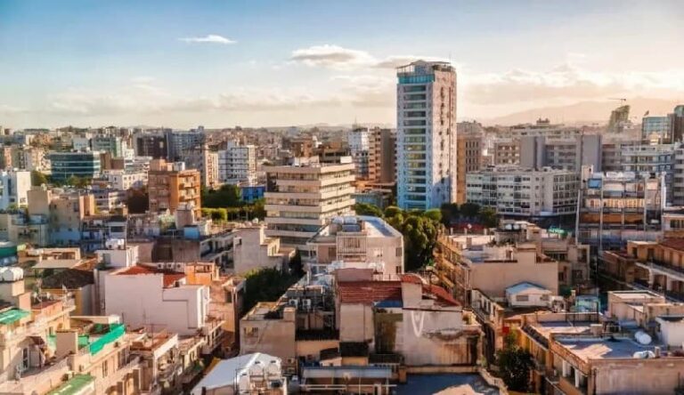 خدمة التدقيق: أربعة من كل عشرة عقارات ينتهي بها الأمر بأجانب – المشترون الرئيسيون هم الروس والصينيون واللبنانيون والإسرائيليون (الجداول)