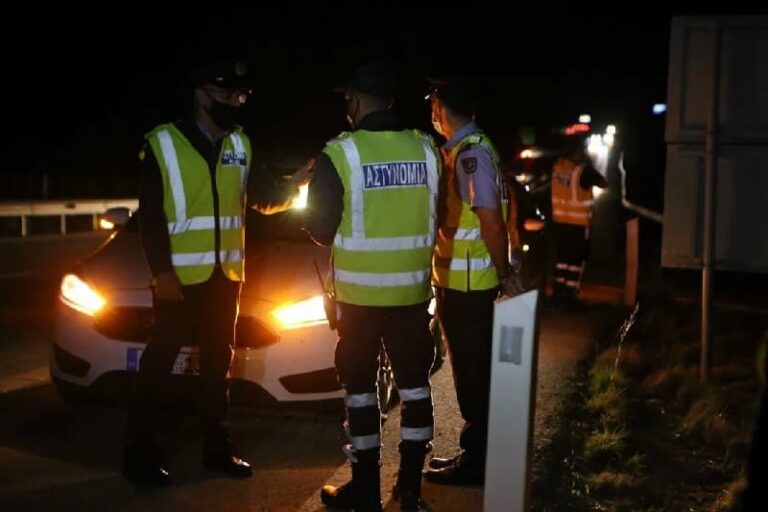 الشرطة تصادر المركبات في حملات مرورية وتحجز 62 شخصاً