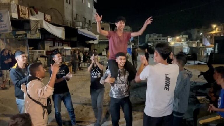 احتفالات تعم غزة وإسرائيل بعد أنباء عن التوصل لاتفاق لإنهاء الحرب المستمرة منذ عامين