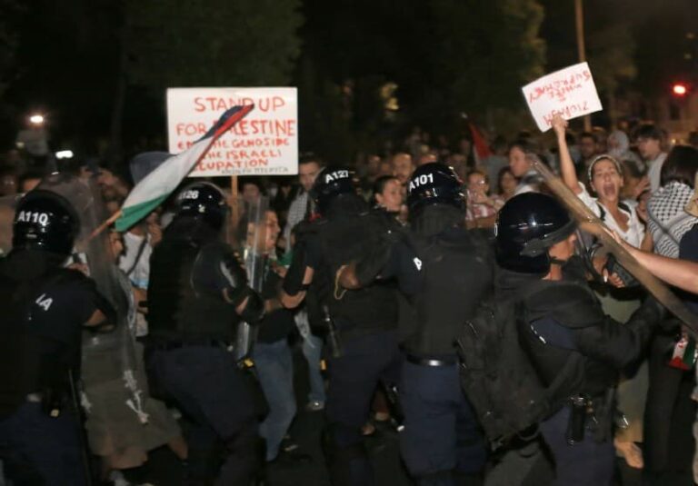 حزب “أكيل” يدعو إلى مظاهرة جديدة بعد عنف الشرطة خلال احتجاجات أسطول الحرية في نيقوسيا