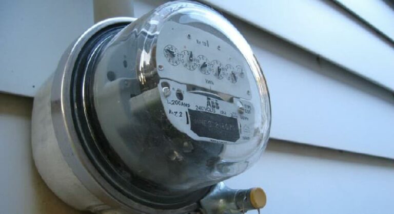 تواصل شركة الكهرباء تركيب العدادات الذكية في كافة المحافظات