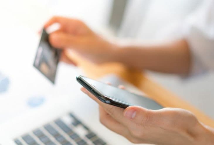 بحلول نهاية عام 2025، ستتوقف الهيئات الحكومية في قبرص عن قبول الشيكات المصرفية والنقد.