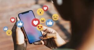 يقومون بحجب مواقع التواصل الاجتماعي للقاصرين تحت سن 16 سنة