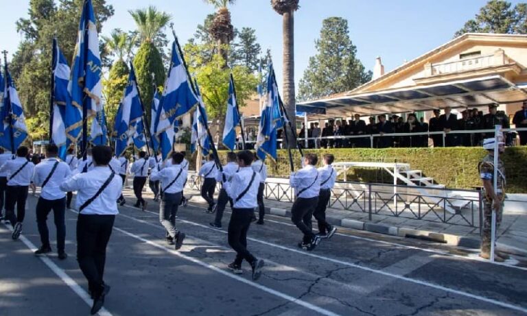 موكب 28 أكتوبر: تعرف على الطرق المغلقة والأماكن التي يمكنك ركن سيارتك فيها