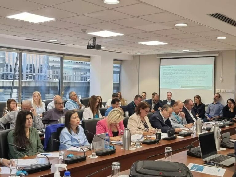 المعلمون يضربون عن العمل يوم الأربعاء مع بدء البرلمان مناقشة إصلاح التقييم