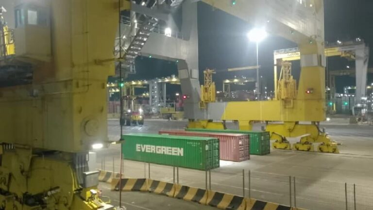 آخر شحنة مساعدات من أملثيا تغادر قبرص إلى غزة