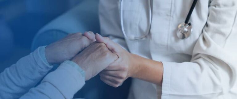 وافق مجلس الوزراء على تبسيط إجراءات تغطية نفقات العلاج في الخارج