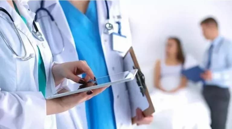 يهم جميع المستفيدين من التأمين الصحي العام: أكمل الاستبيان حول علاقتك بطبيبك الشخصي هنا