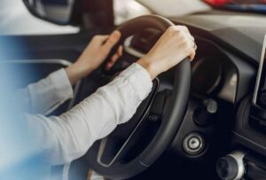 قواعد جديدة للسائقين الشباب في قبرص: حد صفر للكحول وزيادة الغرامات