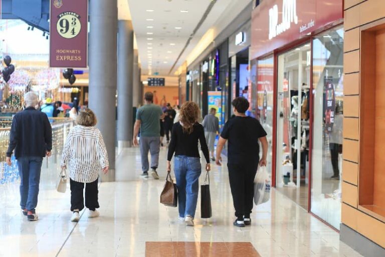 بلغ يوم الاثنين الإلكتروني ذروته مع خصومات كبيرة مع تحذير المتسوقين من الصفقات المزيفة