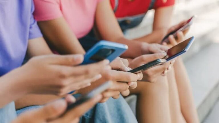 قبرص تنضم إلى جهود الاتحاد الأوروبي للتحقق من عمر مستخدمي وسائل التواصل الاجتماعي مع تزايد الدعوات لفرض قيود على من هم دون سن 16 عامًا