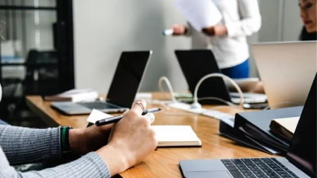 خطط دمج المستفيدين من برنامج EEE في العمل عام 2025 (فيديو)