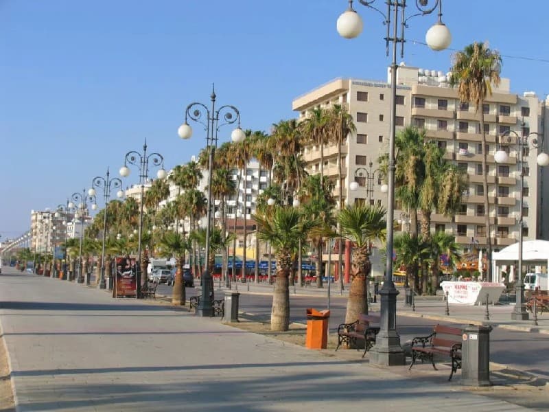 موقف سيارات مجاني في لارنكا لقضاء العطلات – ما ينطبق وأين