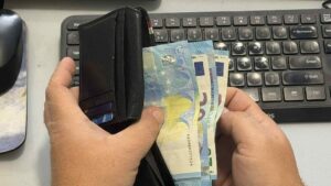 بعد الحد الأدنى للأجور، يأتي الأجر بالساعة: ما توصلت إليه دراسة الوزارة ولماذا يختلف الشركاء الاجتماعيون