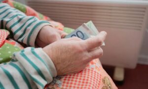 ماذا قرر مجلس الوزراء بشأن مخصصات المتقاعدين ذوي الدخل المنخفض؟