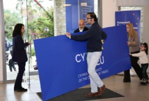 في السابع من يناير، سيتم إغلاق عشرة شوارع في وسط نيقوسيا، لأن قبرص أصبحت الآن الدولة الرائدة في الاتحاد الأوروبي.