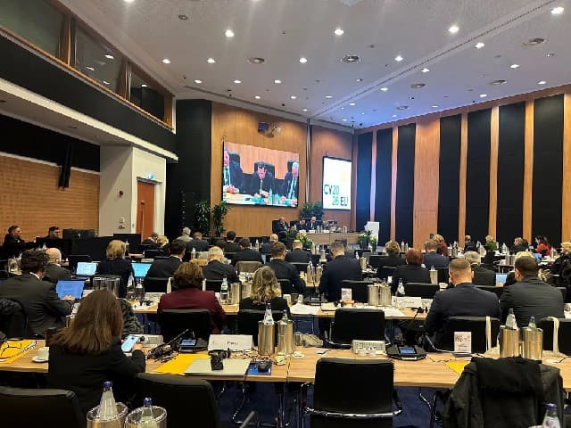 أعلنت ماكغراث في مؤتمر نيقوسيا أن اللجنة تروج لقانون لحماية الأطفال