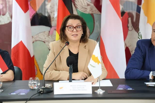 سيتواجد الأخصائيون الاجتماعيون في المدارس لدعم التلاميذ والمعلمين ابتداءً من عام 2026