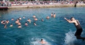 تحتفل قبرص بعيد الغطاس، وتُقام فعاليات في جميع المدن – ويحضر الرئيس الاحتفالات في بافوس.