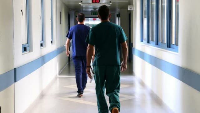 الإجراءات التي يجب على المستفيدين اتباعها في حالات إعادة الإحالة إلى مستشفيات في الخارج – تعليمات الصحة والسلامة المهنية