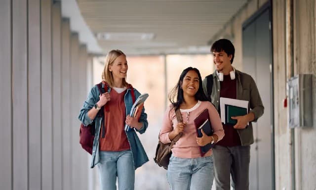 يتم تقليص المزايا الطلابية