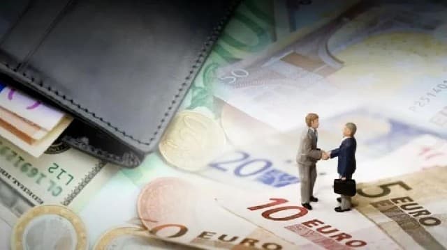 أكد الأمين العام لاتحاد العمال اليوناني على ضرورة إعادة تقييم الحد الأدنى للأجور