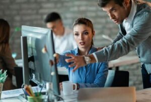 الرواتب في قبرص: الحد الأدنى، المتوسط، الوسيط، رواتب تكنولوجيا المعلومات، رواتب الوزراء، ورواتب الرئاسة