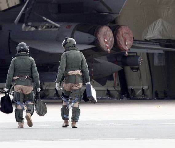 المملكة المتحدة تحجب الموافقة على الضربات الأمريكية من أكروتيري