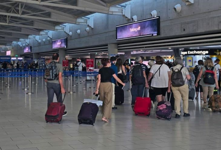 بدأت شركات الطيران بإلغاء الرحلات الجوية بين قبرص والشرق الأوسط.